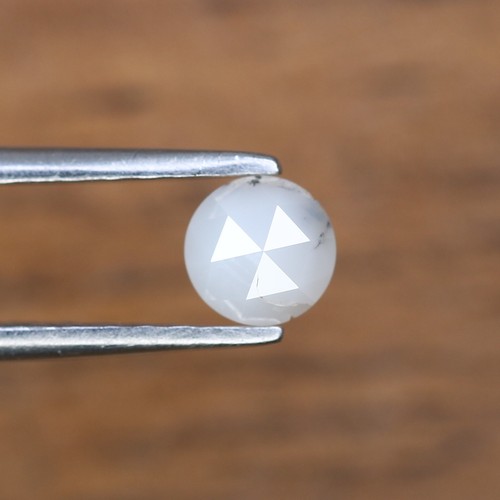 Diamant rond taillé rose - ,