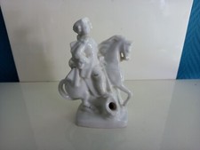 Bibelot en porcelaine ancien: "LE CAVALIER BLANC"
