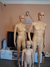 Lot de 3 mannequins entier – Femme, Homme & Enfant – Avec socles en verre – Comm