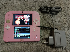 CONSOLE NINTENDO 2DS ROSE + CHARGEUR + STYLET + CARTE SD 4GB + R4