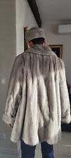 Veste 100% vison gris, excellent état. Taille 46. Chapeau assorti. Réversible.