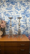 Paire de pique cierges en étain à décor de rocaille style Louis XV Milieu XXème