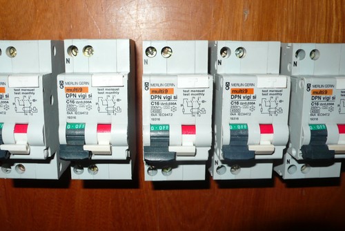 Disjoncteur differentiel 16a - disjoncteur,