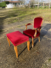 Fauteuil style Louis XV cabriolet et un repose pied en très bon état .