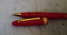 MAGNIFIQUE STYLO ROLLER OMAS EXTRA EN RESINE ROUGE - FINITION PL. OR 18 CARATS