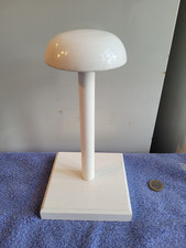 Porte-chapeau en bois peint