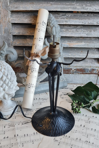 Ancien pied lampe fer - de,