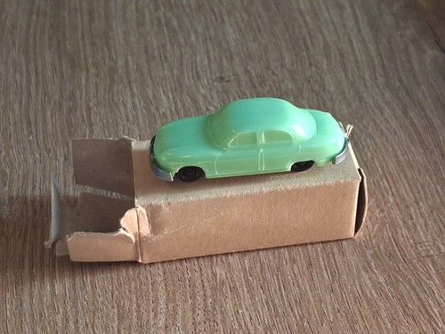 Voiture publicitaire cadum - voiture,