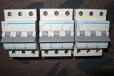 DISJONCTEUR TRIPHASE 10A