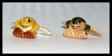 FÈVES DE COLLECTION  " 2 GRENOUILLES ACCROCHE VERRE" . B.P.
