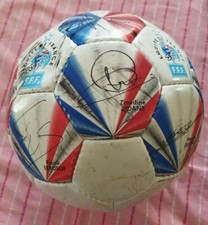 ballon de foot cuir  FFF 1998 2000 avec signatures équipe de France imprimées