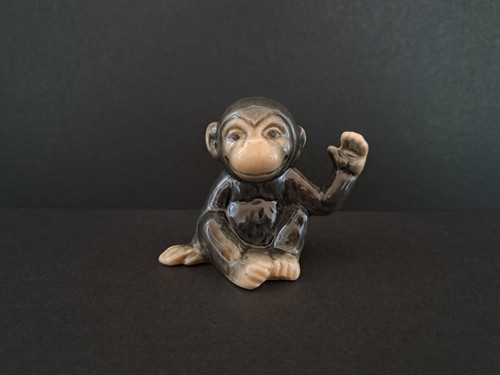 Figurine sculpture - , en