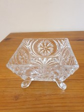 Coupelle carrée sur pieds en