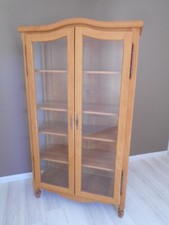 VITRINE EPOQUE 1980/90 DE STYLE LOUIS 15 EN CHENE BLOND MASSIF