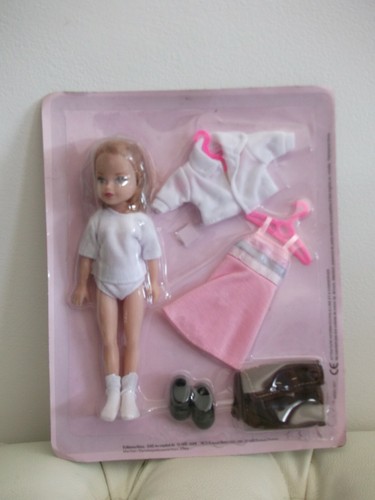 Figurine poupée 100 - neuve,