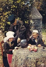 Carte postale 10x15cm postcard Scènes et Types de Normandie ST-JACQUES-DE-NEHOU