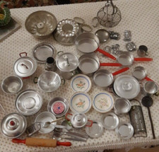 ANCIEN JOUET DINETTE EN ALU ET