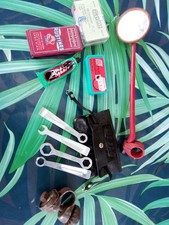 Lot d'accessoires de vélos vintage (rustines, outils, etc...)