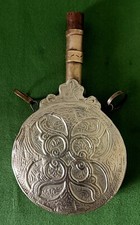 Ancienne Poire à Poudre Berbère en cuivre sculpté
