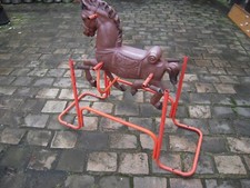 CHEVAL A BASCULE - JOUET VINTAGE - METAL + PLASTIQUE -