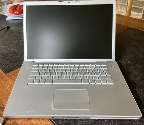 Portable apple macbook - apple,