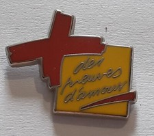 pins croix rouge  arthus