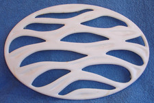 Rare Dessous de Plat ovale en Fonte émaillée blanche, de Geneviève Lethu, France