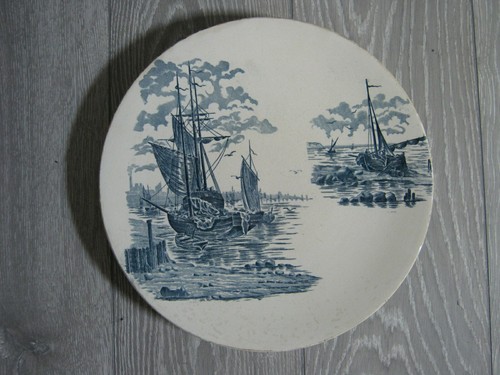 Grande assiette ancienne - , à