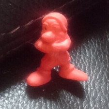 Figurine gomme ESSO GLUPS-BLANCHE NEIGE/LES 7 NAINS/GRINCHEUX VERSION ROUGE 1970