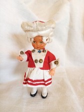 Petite poupée ancienne