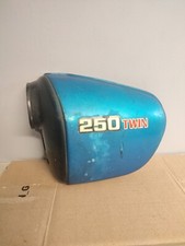 83700-413-0000 couvercle latéral gauche HONDA CB 250 TWIN 