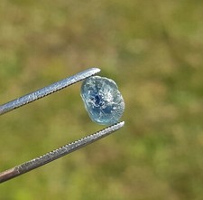 Saphir bleu brut de Madagascar