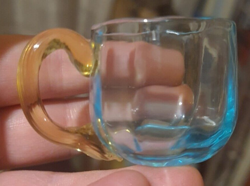 Petit verre liqueur - un,
