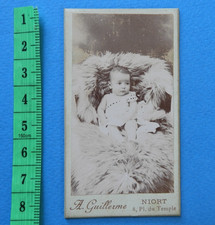 Photo ancienne CDV (format mini) : Portrait d'un bébé (Guillerme - NIORT)