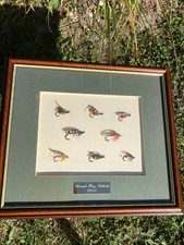 PECHE A LA MOUCHE  ORIGINAL ENCADREMENT DE 8 MOUCHES ANGLAISES  SOUS VERRE SIGNE