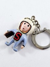 PORTE-CLES - SINGER 1960s - L'ASTRONAUTE - Figurine Vintage 3D - Plastique