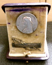 medaille de voyage avec etui