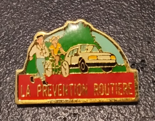 Pin automobile prévention - pin’s,