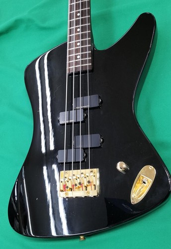 Guitare basse électrique