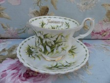 Tasse et Soucoupe a thé Porcelaine Royal Albert Flower of the Month January