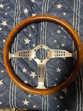Volant bois MOMO rare modèle