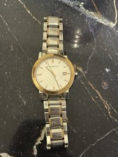 Montre Burberry BU9006 – Élégance Bicolore en Acier Inoxydable et Or Rose 