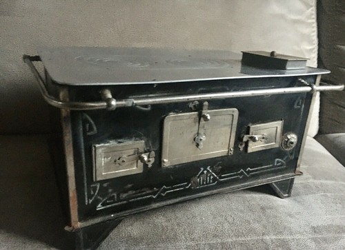 Cuisiniere ancienne poupées - ancienne,