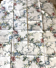 Lot deux anciens coupons de tissu d'ameublement fleuri