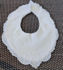 Bavoir ancien voile broderie