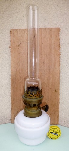 Ancienne lampe pétrole - ancienne,