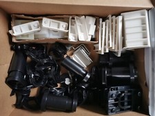 Lot de pieds et autres pièces en plastique Ikea