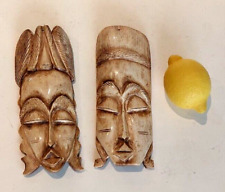 2 Anciens masques en os De