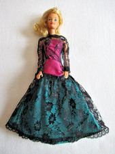 BARBIE en ROBE LONGUE et DENTELLE NOIRE + ETIQUETTE DE LA MARQUE - 99-2