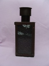 Vieille lampe de cheminot à bougie avec plaque en verre granité